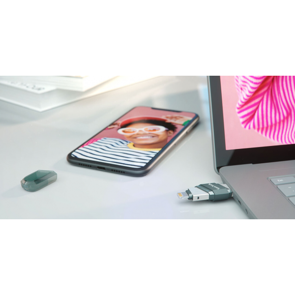 SanDisk iXpand Flash Drive 128GB USB A to Lightning