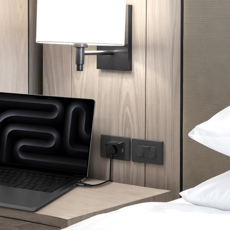 Momax 1-World Travel Adaptor 