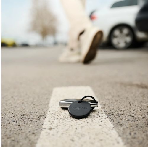 Chipolo POP Tracker for Apple/Android Finder (Black)